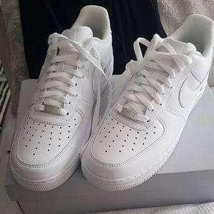 Nike Air Force 1 '07 in white